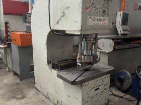  40 TON C TP HIDROLIK PRES (MUTFAK PRESI) 11 ADET KALIBI ILE BIRLIKTE VERILECEK